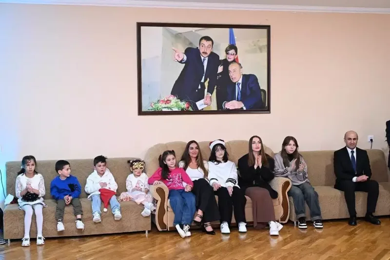 Prezidentin gəlini uşaq evindən paylaşım etdi