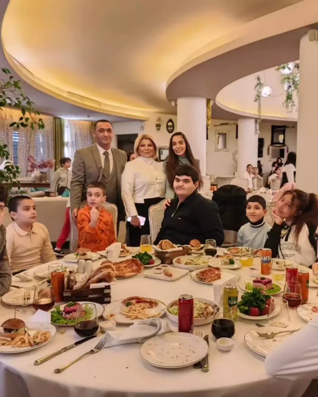 Leyla və Arzu Əliyevalar uşaqlarla bir arada