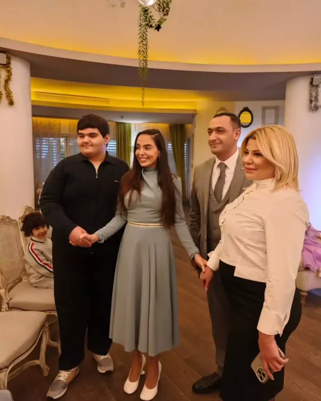 Leyla və Arzu Əliyevalar uşaqlarla bir arada