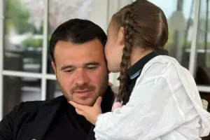 Emindən qızı ilə paylaşım