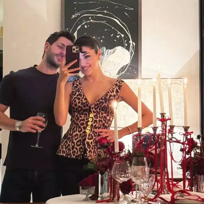 Yeni ili sevgilisi ilə qarşıladı