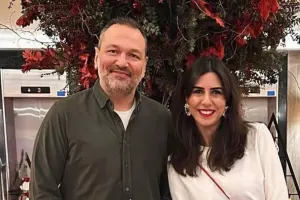 Ali Sunal azərbaycanlı xanımı və qızları ilə