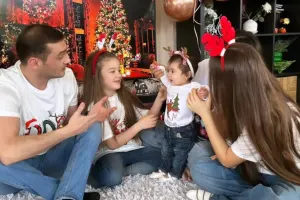 Emil Bədəlov 3 qızı ilə fotosunu paylaşdı