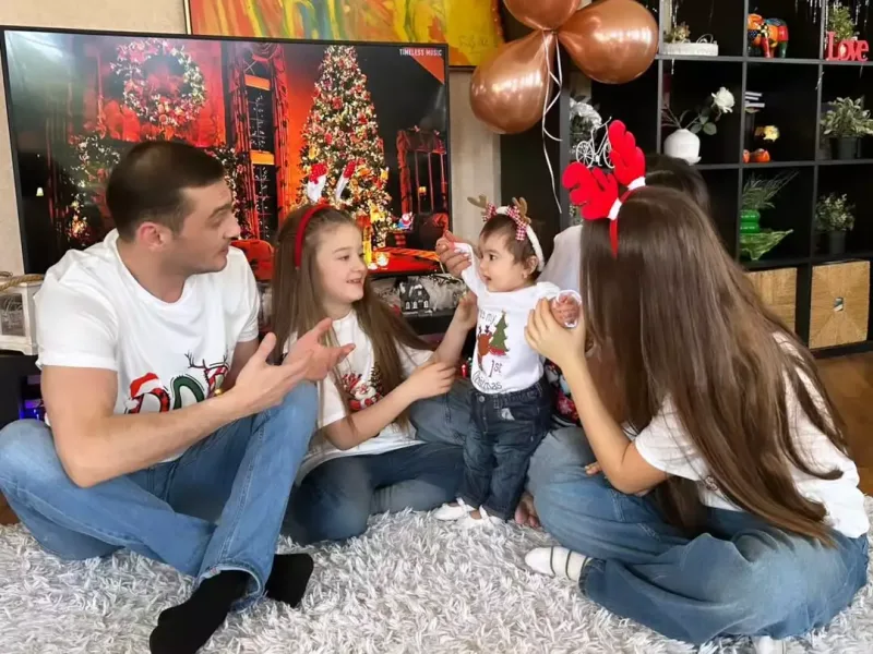 Emil Bədəlov 3 qızı ilə fotosunu paylaşdı