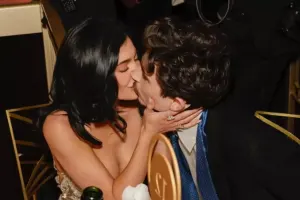 Timoti ilə Kayli tədbirdə öpüşdü