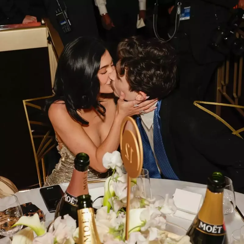 Timoti ilə Kayli tədbirdə öpüşdü