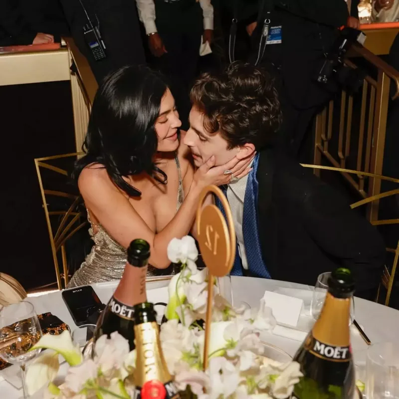 Timoti ilə Kayli tədbirdə öpüşdü