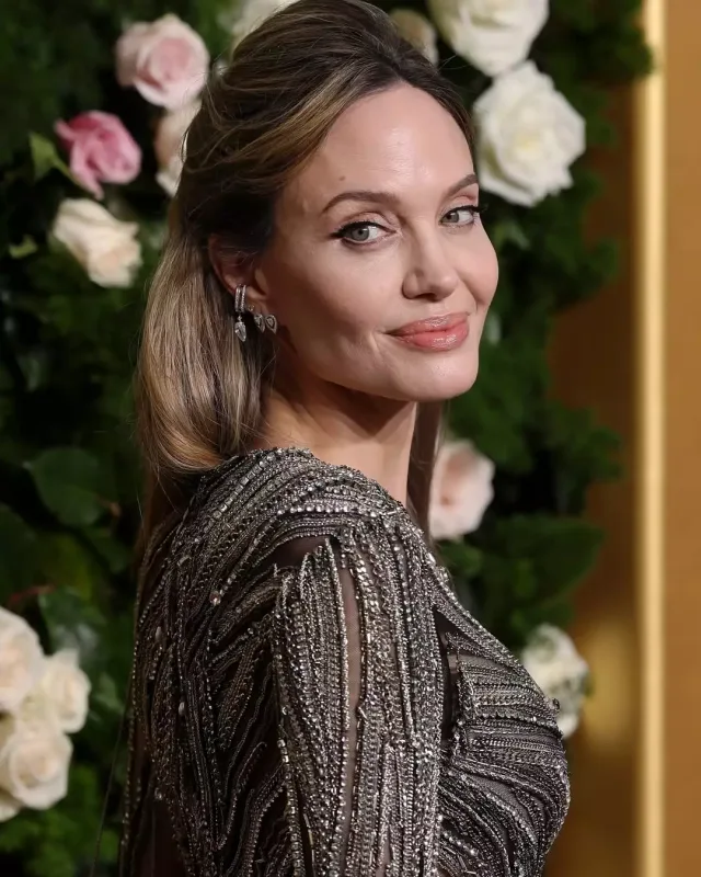 Ancelina qızı ilə ödül gecəsində