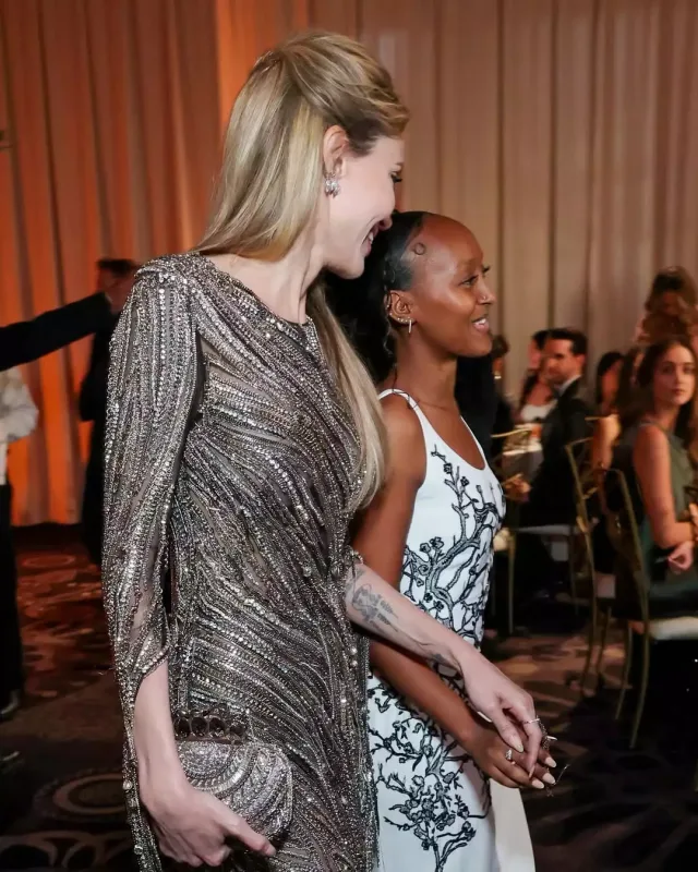 Ancelina qızı ilə ödül gecəsində