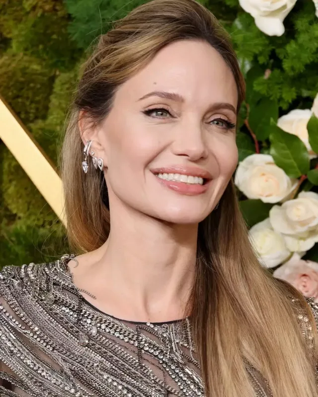 Ancelina qızı ilə ödül gecəsində