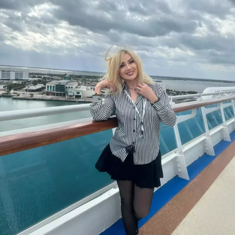 Məleykə Əsədova qızı ilə ABŞ-yə getdi