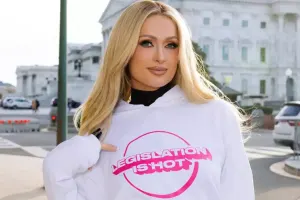 Peris Hilton yanan malikanəsini ziyarət etdi