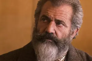 Qibsonun malikanəsi yansa da, onlar sağ qalıb...