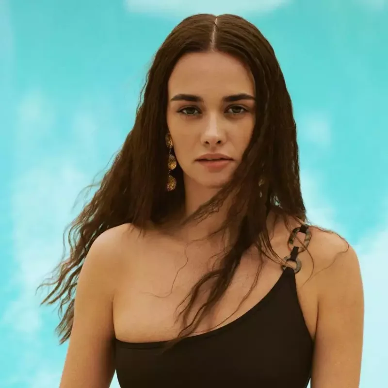 Obrazı üçün ölüyuyandan dərs alıb…