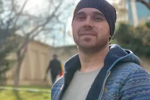 Müğənninin əri rejissoru aldadıb 25 minini aldı - Fotolar