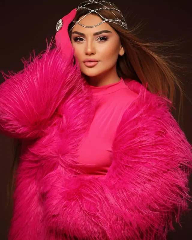 Şəbnəmdən çəhrayı “look”