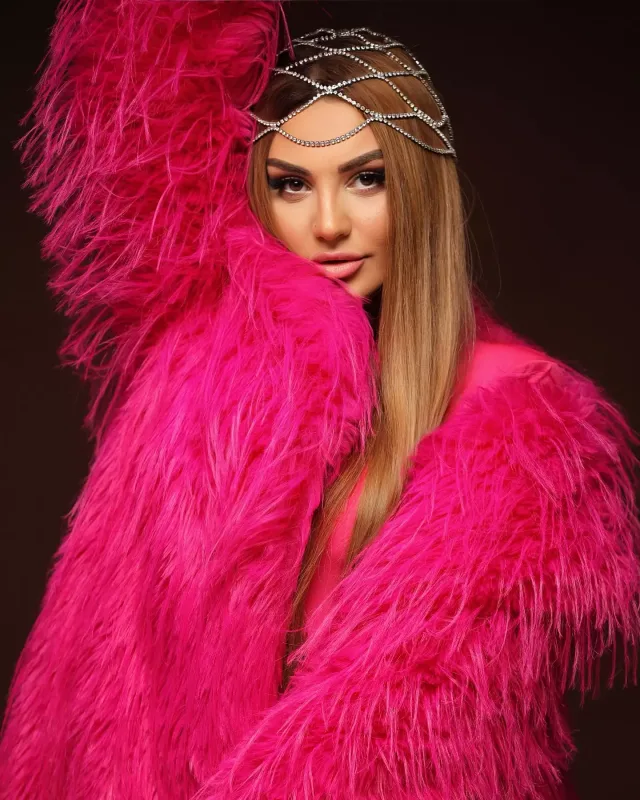 Şəbnəmdən çəhrayı “look”