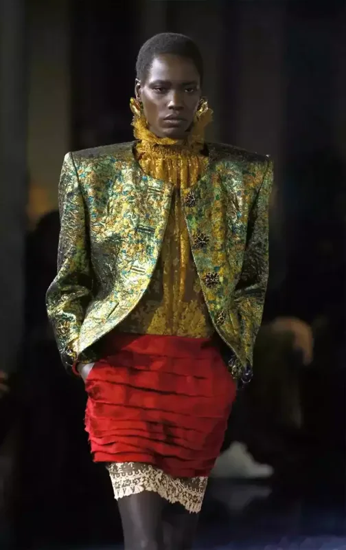 Vurğulanmış yaxalar 2025-ci ilin əsas hitidir