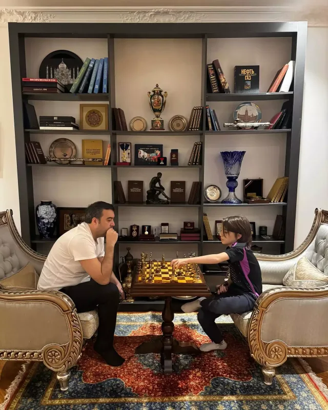 “Yoldaşımın əlindən almışam” - Safura diqqət çəkdi