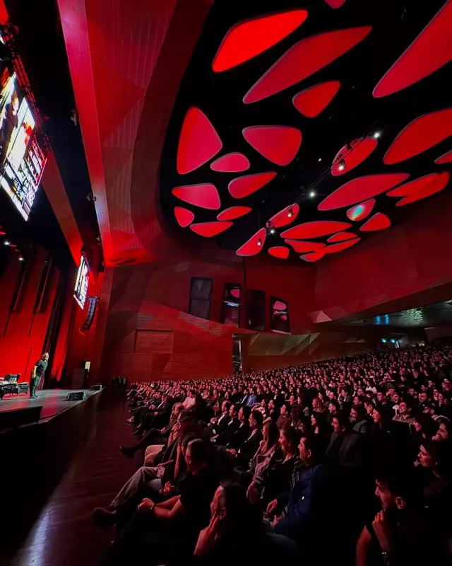 Cem Yılmaz Bakı konsertini paylaşdı