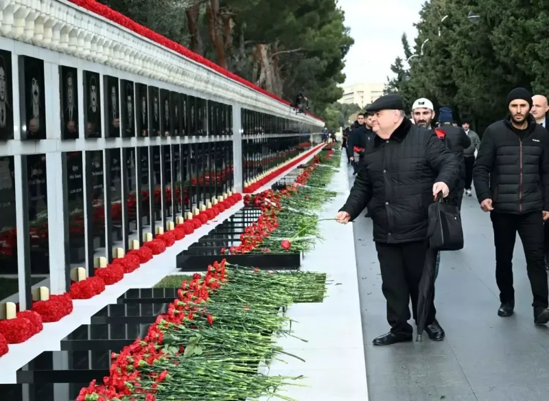 Mədəniyyət Nazirliyinin əməkdaşları şəhidlərin xatirəsini yad etdilər