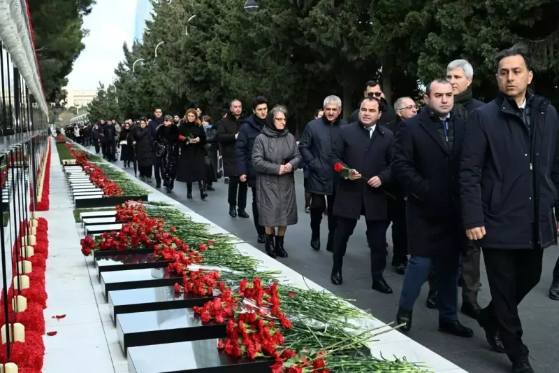 Mədəniyyət Nazirliyinin əməkdaşları şəhidlərin xatirəsini yad etdilər