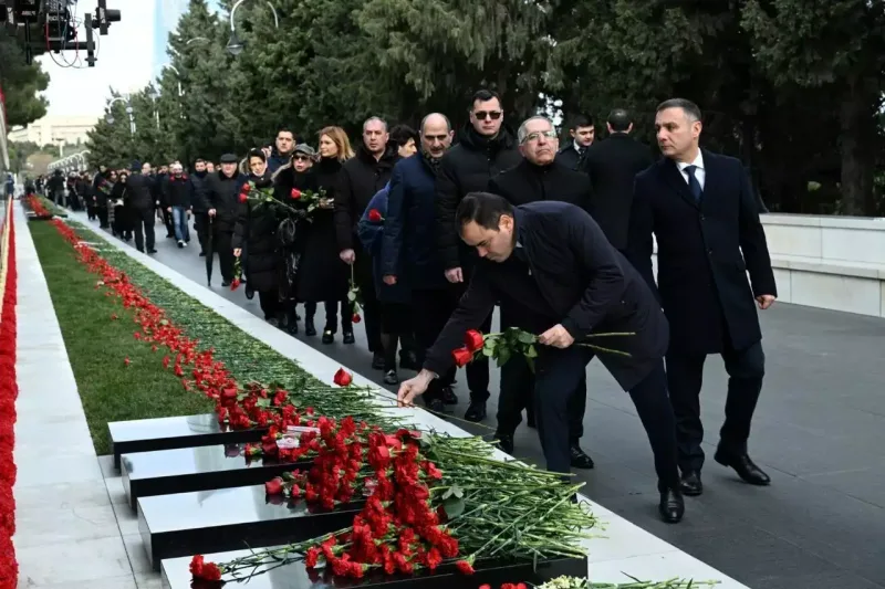Mədəniyyət Nazirliyinin əməkdaşları şəhidlərin xatirəsini yad etdilər
