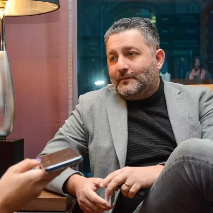 Miri Yusifin videolarını yayacağı ilə hədələyərək pul aldı