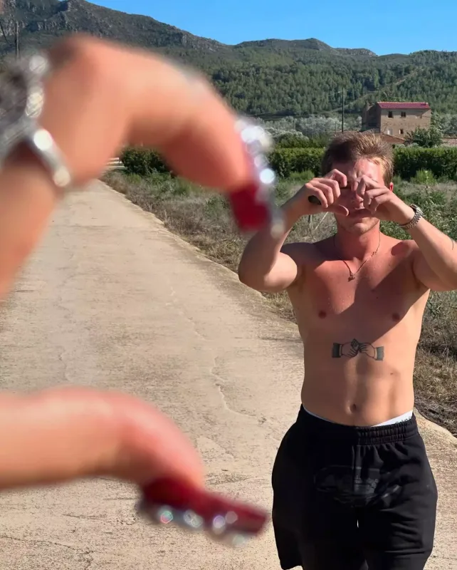 Azərbaycanlı reperdən niderlandlı sevgilisi ilə yeni fotolar