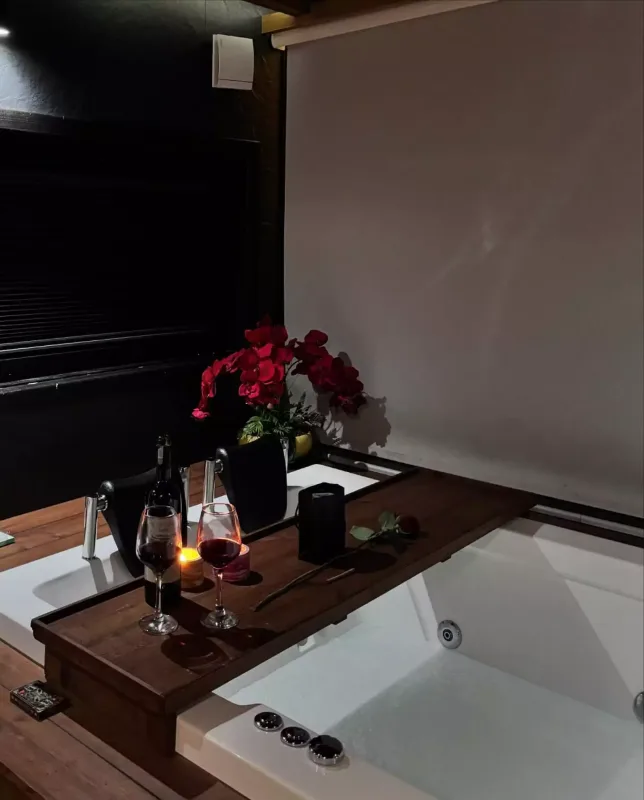 Azərbaycanlı reperdən niderlandlı sevgilisi ilə yeni fotolar