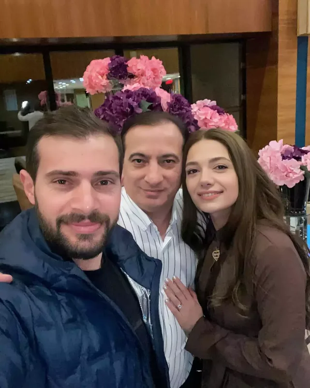 Xalq artisti qızı ilə kürəkənini paylaşdı