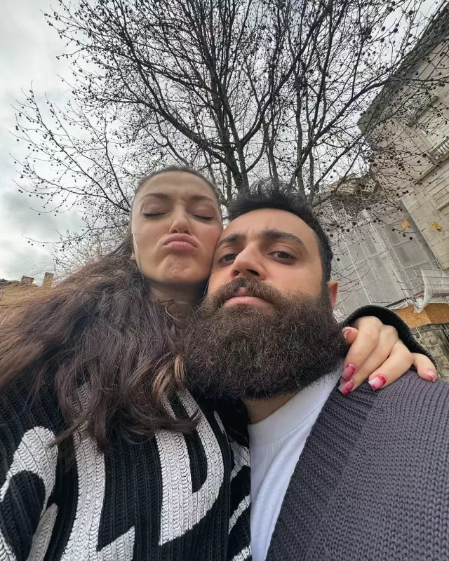 Günelin əri ilə istirahəti…