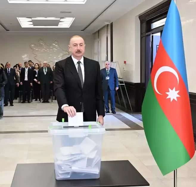 İlham Əliyev səs verdi - Fotolar