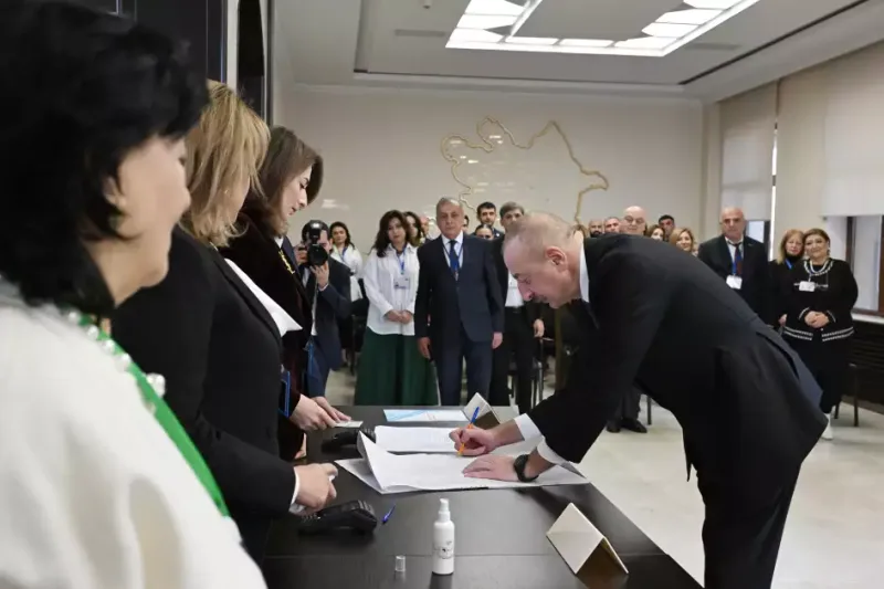 İlham Əliyev səs verdi - Fotolar