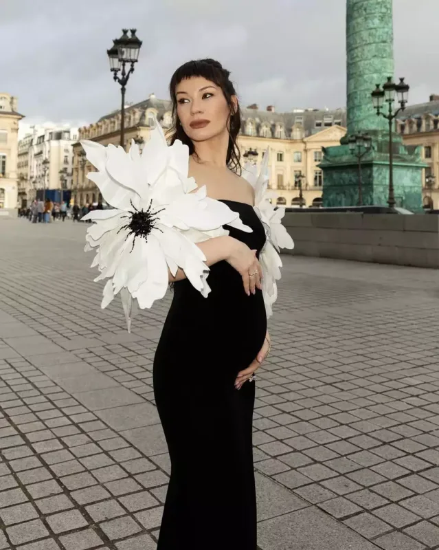 İda Qaliç hamilə olduğunu açıqladı