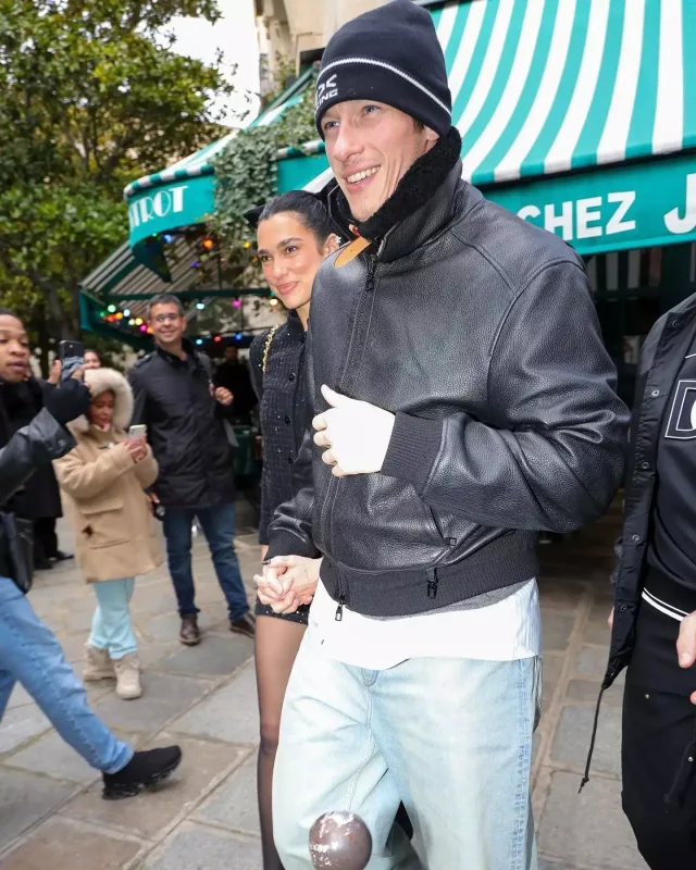 Dua Lipa sevgilisi ilə Parisdə