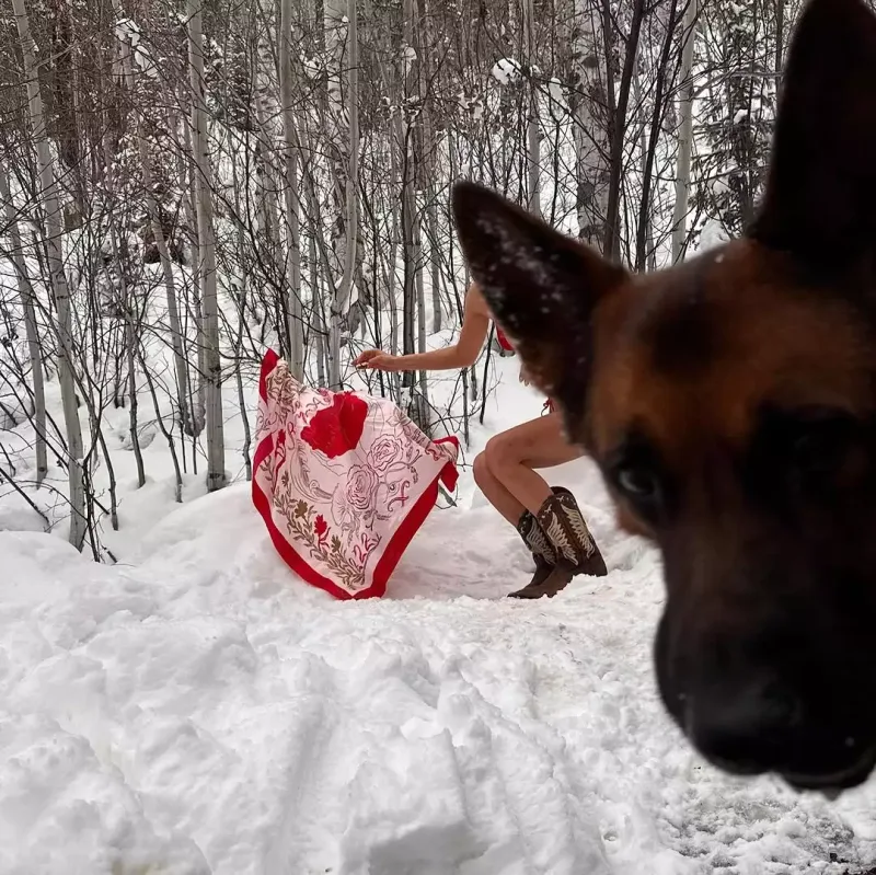 Belladan qarda bikinili fotolar