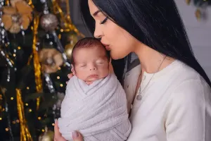 Razi iki aylıq oğlunun üzünü göstərdi