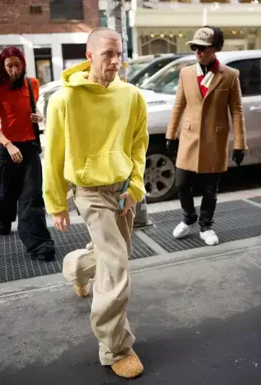 Castinin saçlarını keçəl etməsi müzakirə yaratdı