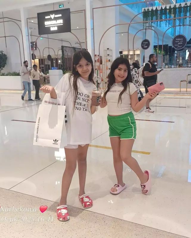 Demetin ailəsi ilə Dubay istirahəti