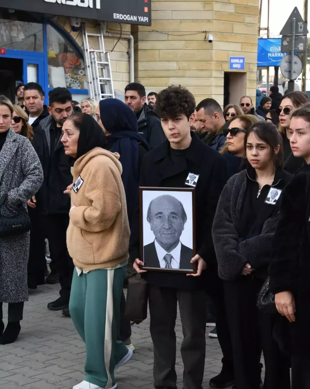 Arası kədərli günündə məşhur dostları tək qoymadı