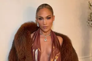 Cennifer görünüşü ilə yenə də təəccüləndirdi