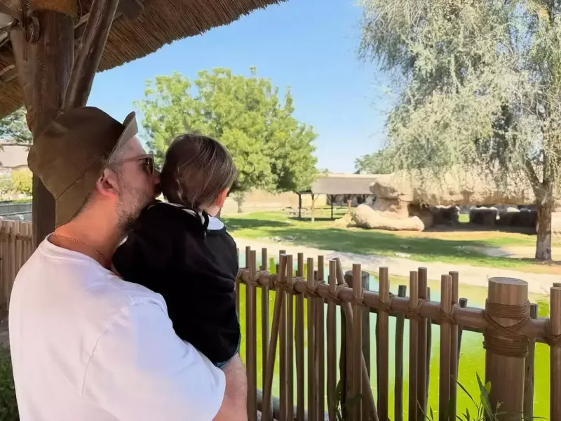 Lindsi Lohan ilk dəfə oğlunun şəkillərini yayımladı