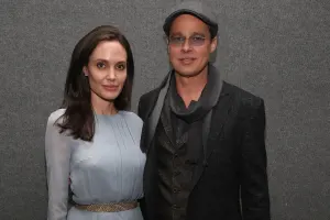 Bred 8 ildən sonra ilk dəfə kömək üçün Ancelinaya müraciət etdi