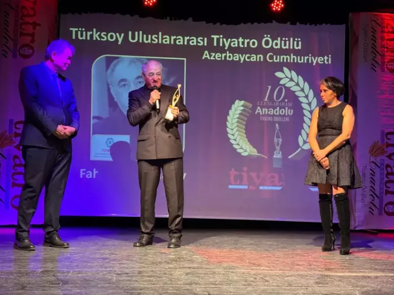 “Türk dünyasının ən yaxşı teatr aktyoru” oldu