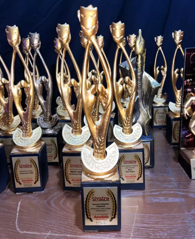 “Türk dünyasının ən yaxşı teatr aktyoru” oldu