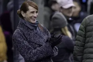 57 yaşlı Culiya Roberts film çəkilişində