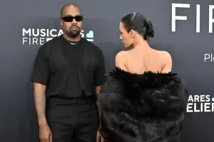 Arvadının “Qremmi”yə çılpaq gəlməsi Kanyeyə baha başa gəldi