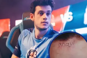 80 min üçün alnına “Axmaq” yazdırdı