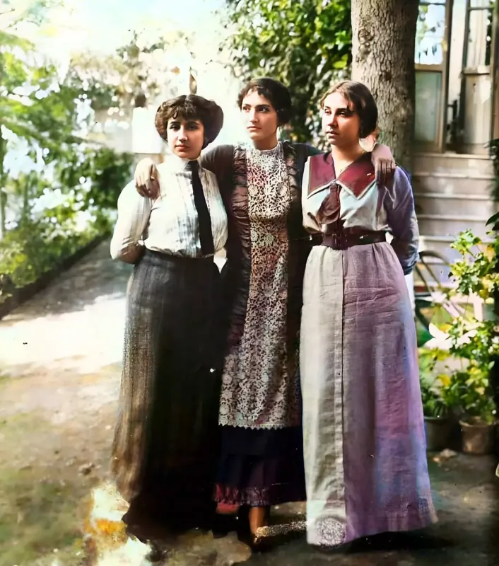 Real həyatdakı şəkilləri yayıldı